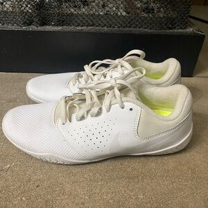 Nike Women Cheer Sideline IV 943790-100 White Running Sneakers 6 $79 worn 1x